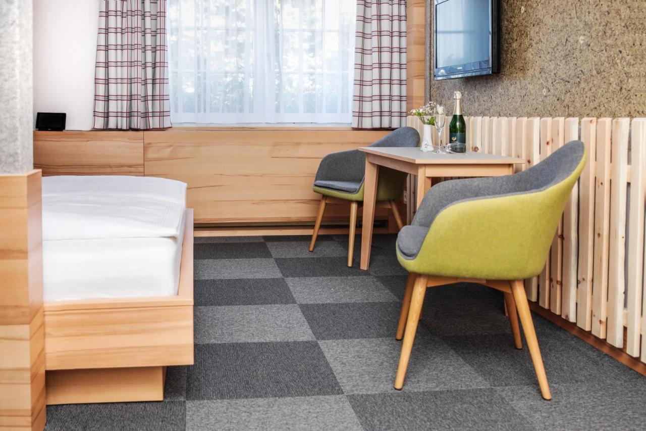 Hotel & Restaurant Waldblick 3*