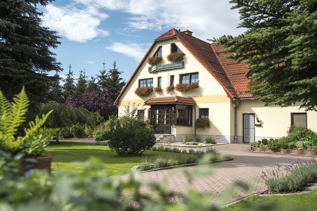 & Restaurant Waldblick 3*